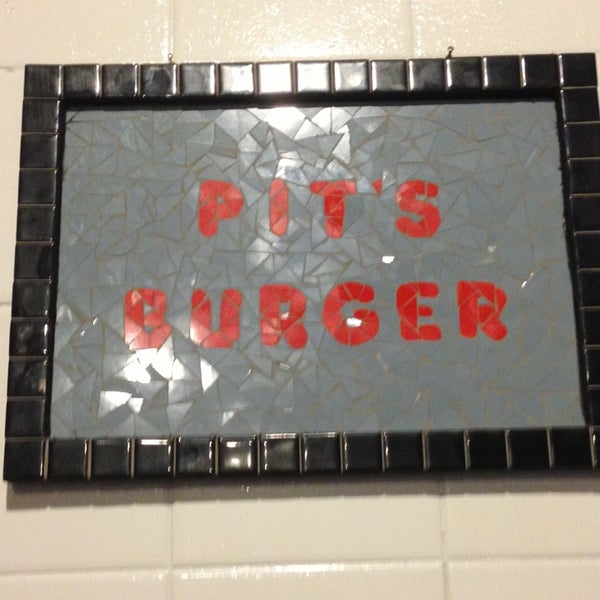 Photo prise au Pit&#39;s Burger par Luis A. le6/19/2013