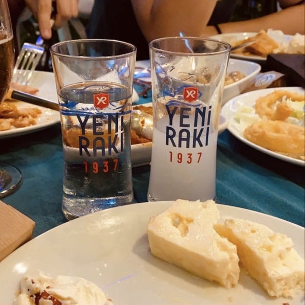 Foto tirada no(a) KoyuMavi Balık Restaurant por K A D İ R Ç. em 5/25/2023