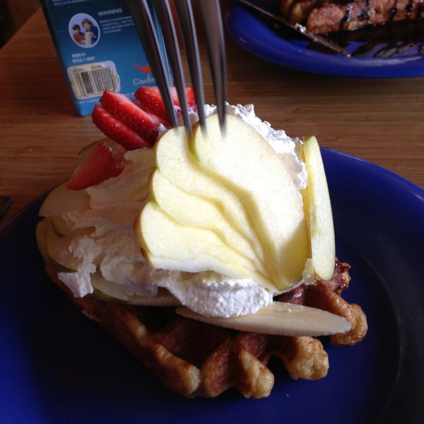 Снимок сделан в Off The Waffle пользователем Daniel B. 3/21/2013