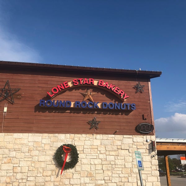 1/2/2022 tarihinde Joanne C.ziyaretçi tarafından Round Rock Donuts'de çekilen fotoğraf