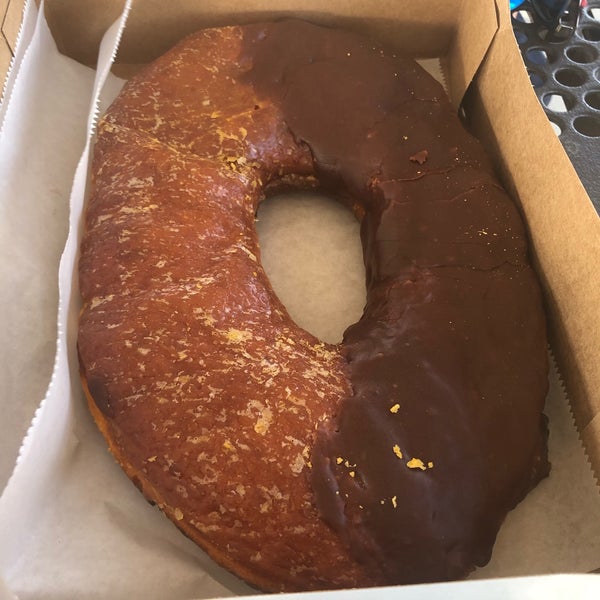 1/2/2022 tarihinde Joanne C.ziyaretçi tarafından Round Rock Donuts'de çekilen fotoğraf
