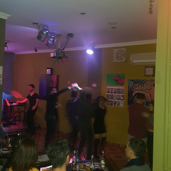 Photo prise au Kara Kedi Karaoke Bar par Halil K. le1/20/2017