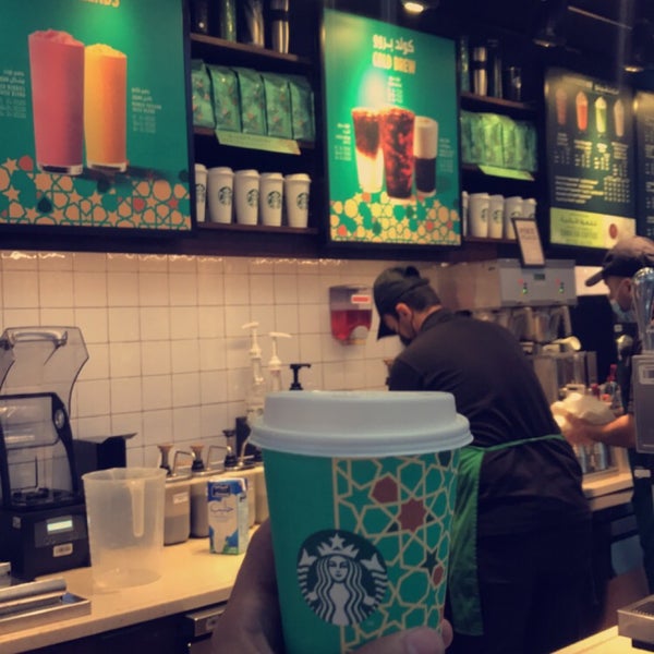 Das Foto wurde bei Starbucks von Abdullah am 4/30/2021 aufgenommen