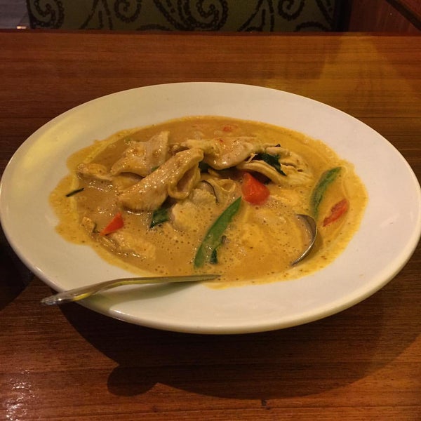 2/6/2016 tarihinde Aaron T.ziyaretçi tarafından Thai Ginger Restaurant'de çekilen fotoğraf
