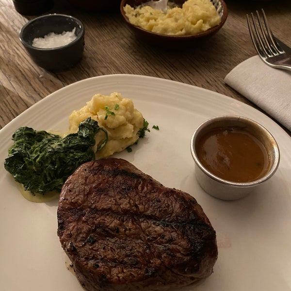 Foto tomada en Sophie&#39;s Steakhouse  por Manami el 12/31/2019