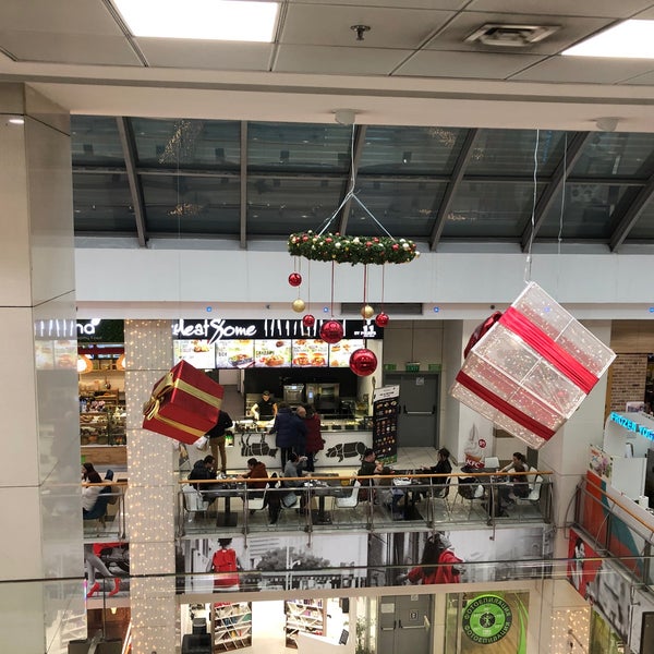 รูปภาพถ่ายที่ Mall of Sofia โดย Kiril😺 เมื่อ 12/24/2019