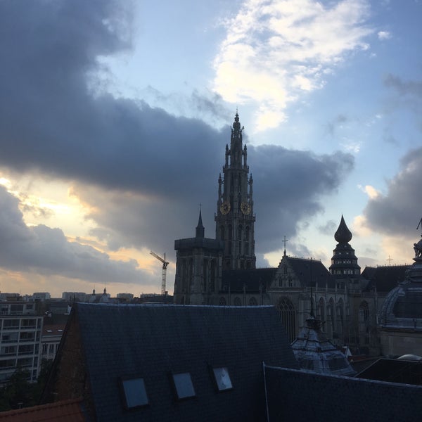 Photo taken at Hilton Antwerp Old Town by Susi T. on 7/10/2018