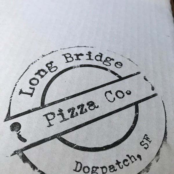 12/3/2020 tarihinde Kentziyaretçi tarafından Long Bridge Pizza Co.'de çekilen fotoğraf