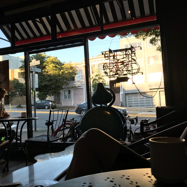 Photo taken at Velo Rouge Cafe by Kent on 3/27/2018