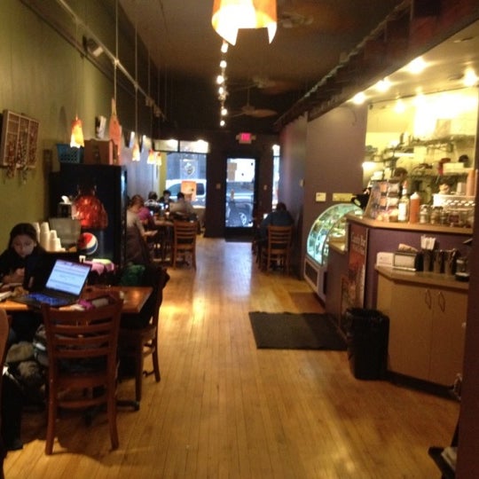 3/31/2013에 Chris N.님이 Aroma Cafe에서 찍은 사진