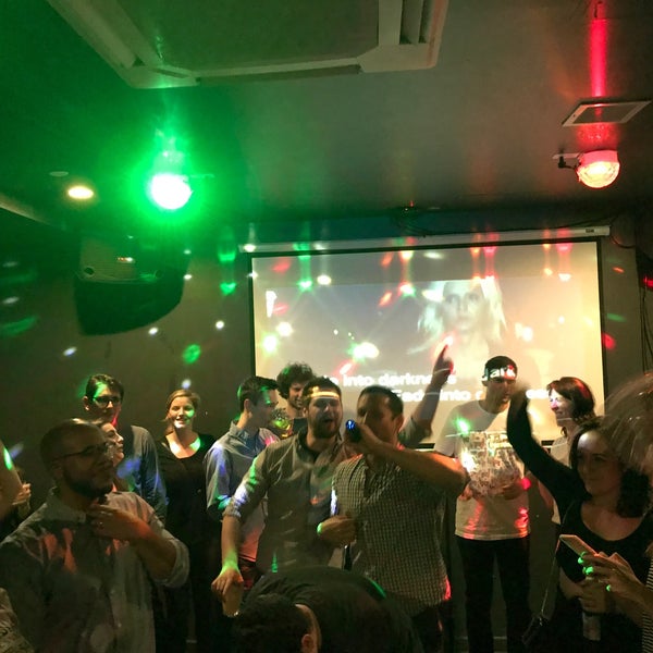 รูปภาพถ่ายที่ Karaoke City โดย Moises E. เมื่อ 5/1/2018