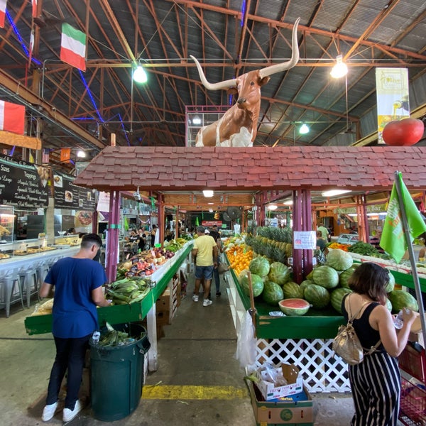 Foto tirada no(a) Yellow Green Farmers Market por Moises E. em 9/28/2019