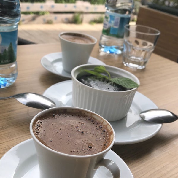 Foto scattata a Badem Çikolata &amp; Cafe da Cansu G. il 3/19/2018