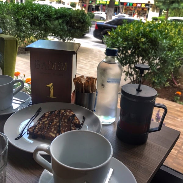 6/13/2019에 Cansu G.님이 Badem Çikolata &amp; Cafe에서 찍은 사진