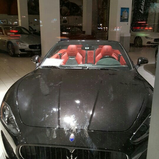 Das Foto wurde bei Maserati of Manhattan von Gregg C. am 7/2/2016 aufgenommen