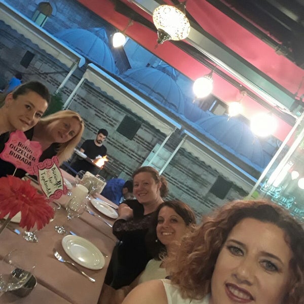 Foto scattata a Sır Evi Restaurant da Fatma Y. il 8/19/2017