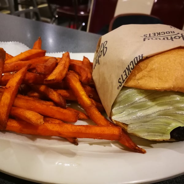 Vayan a Smash Burger mejores papas... Mejor salsa de chipotle...mejores hamburguesas.