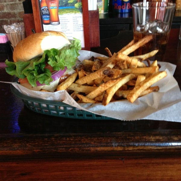 Foto tomada en Birmingham Bridge Tavern  por Charlie H. el 2/25/2013