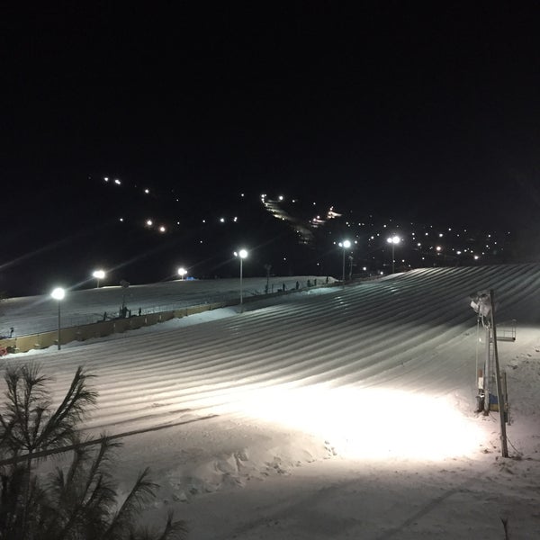 Photo taken at Camelback Snowtubing by Drea N. on 1/11/2015