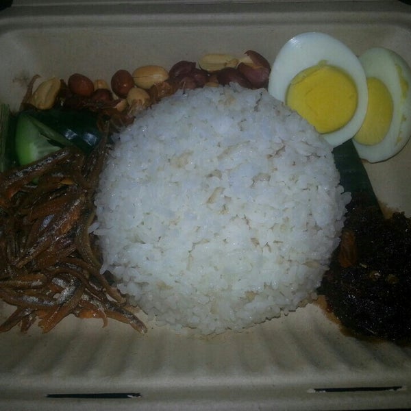 4/7/2013 tarihinde 🎀ziyaretçi tarafından Makan Malaysian Cafe'de çekilen fotoğraf