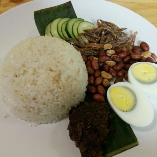 10/14/2012 tarihinde 🎀ziyaretçi tarafından Makan Malaysian Cafe'de çekilen fotoğraf