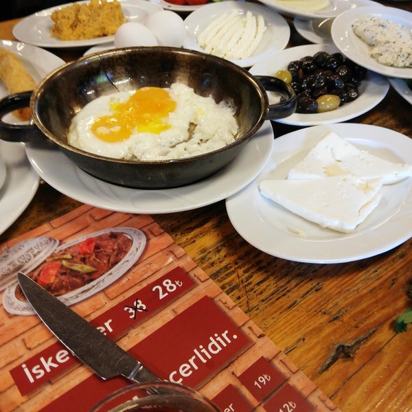 11/3/2019에 2&#39;ZLER  🎭님이 Madalyalı Restaurant에서 찍은 사진
