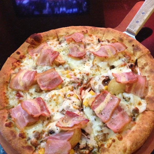 1/1/2013 tarihinde Trinh N.ziyaretçi tarafından M Pizza'de çekilen fotoğraf