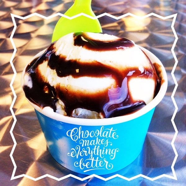 6/30/2014 tarihinde ChatterBox Christieziyaretçi tarafından Sub Zero Yogurt and Ice Cream'de çekilen fotoğraf