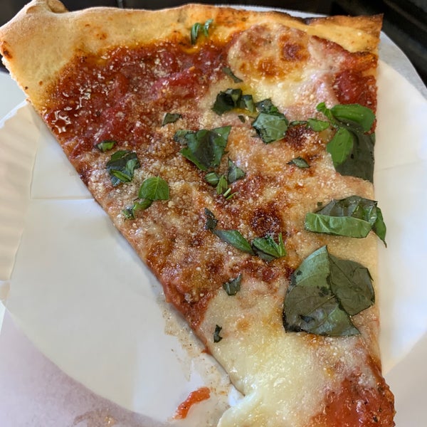 Foto scattata a Di Fara Pizza da Carter C. il 8/26/2019