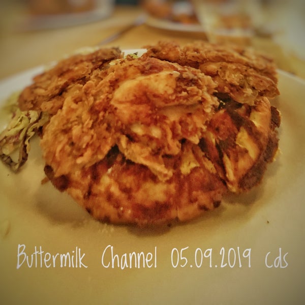 รูปภาพถ่ายที่ Buttermilk Channel โดย Charry D. เมื่อ 5/10/2019