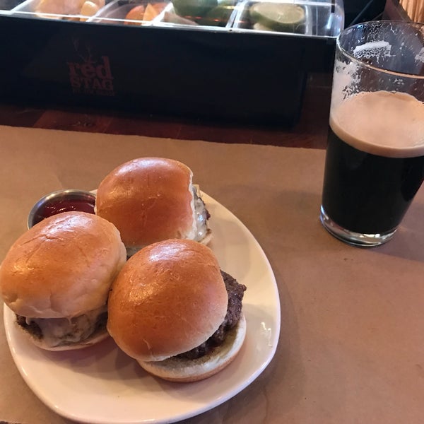 Happy Hour features $4 local drafts and half price on a lot of the the appetizers; mini burgers though are a must. $7 gets you 3 or $13 for 6. Beef, Veggie, or turkey available. Easy access to Metro.