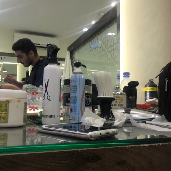 Foto diambil di Elegant Mustache Barber Shop ( B.1 ) Al-Malaqa oleh Turki.. pada 6/2/2019