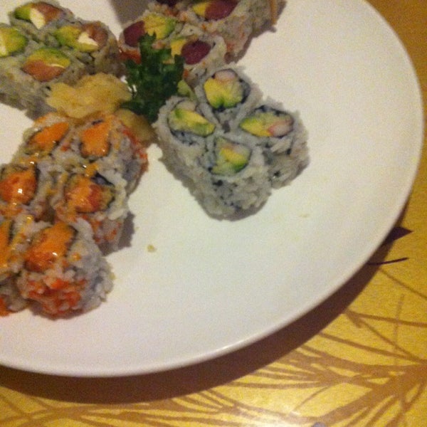 Foto diambil di Midori Sushi oleh Mengü pada 4/7/2013