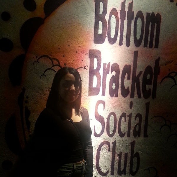 8/7/2014 tarihinde Julius L.ziyaretçi tarafından Bottom Bracket Social Club'de çekilen fotoğraf