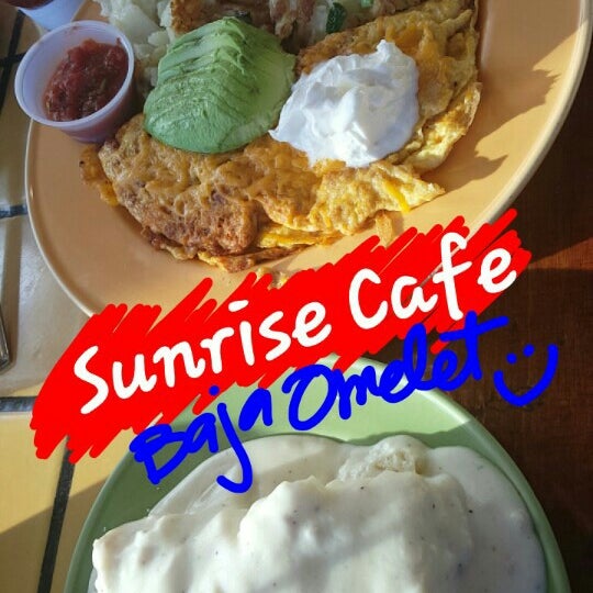 Das Foto wurde bei Sunrise Café - Lakewood von Janelle am 2/20/2016 aufgenommen