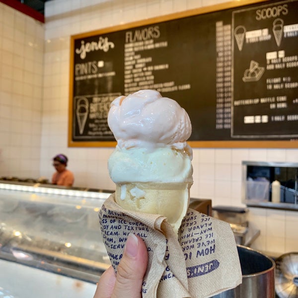7/20/2019 tarihinde Amy L.ziyaretçi tarafından Jeni&#39;s Splendid Ice Creams'de çekilen fotoğraf
