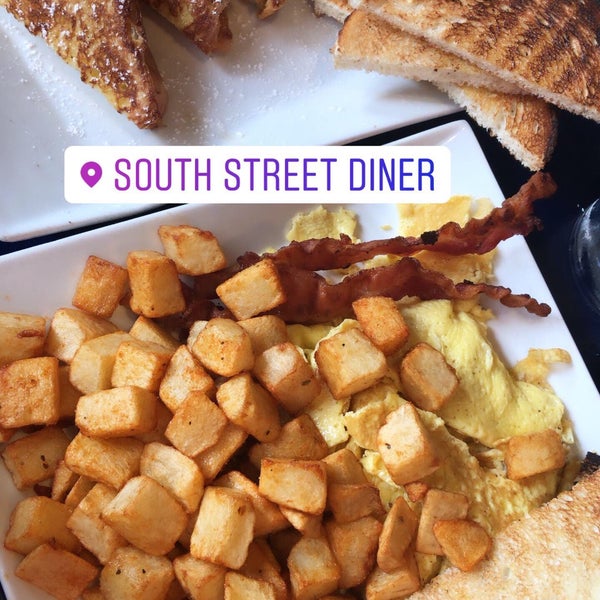 Photo taken at South Street Diner by Carmen R. on 8/22/2019