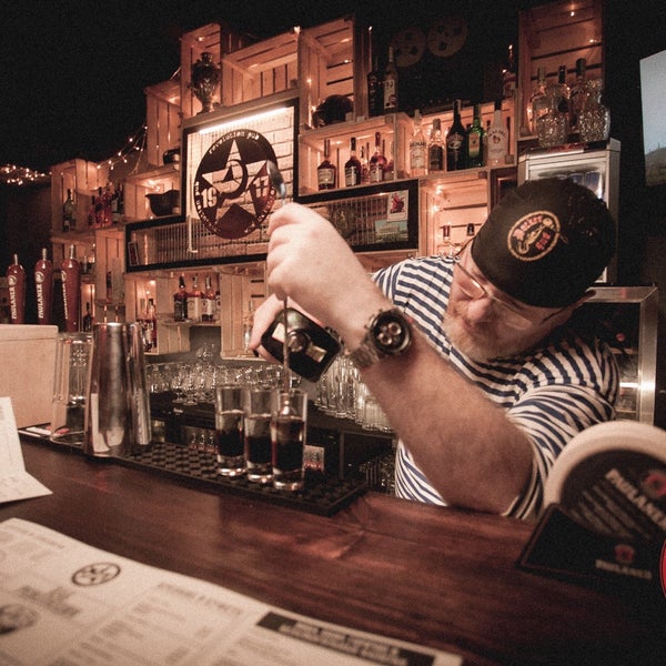 Паб революция. Бар наташа пермь. Revolution bar москва. Паб революция. Паб революция.