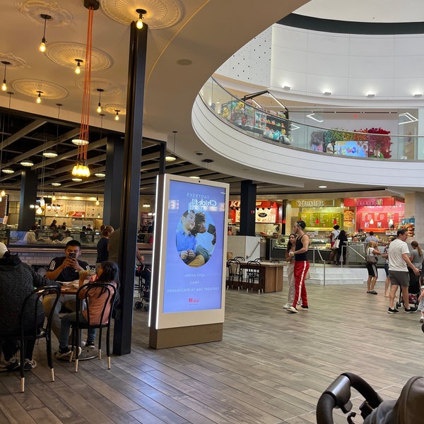 Westfield Garden State Plaza Dining Terrace