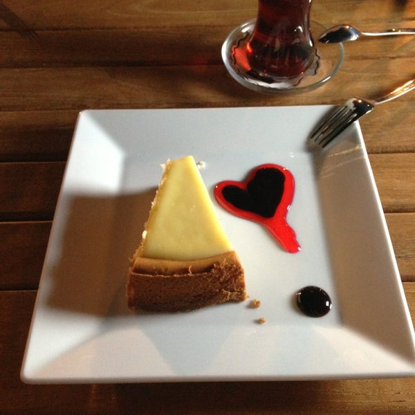 Photo taken at Banjo Cafe&amp;Restaurant by Tuğba Ö. on 7/14/2013