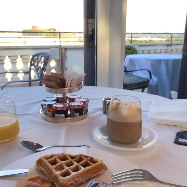 The view from the terrace is stunning, I loved the croissant and latte at breakfast. The bed is huge and very comfy.