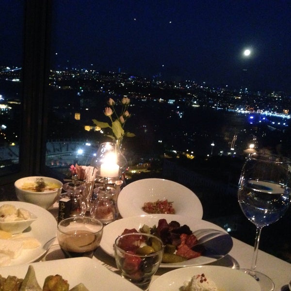 Das Foto wurde bei Safran Restaurant  InterContinental Istanbul von NİL am 7/2/2015 aufgenommen