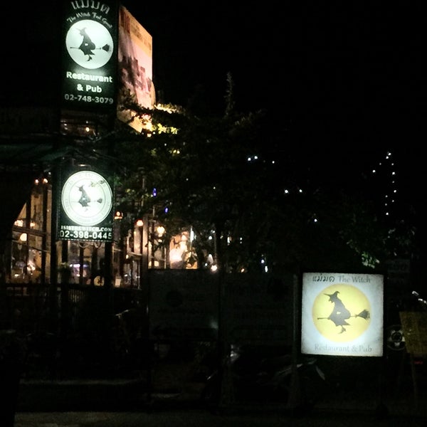 Foto scattata a แม่มด The Witch Restaurant and Pub da Khae D. il 10/15/2015