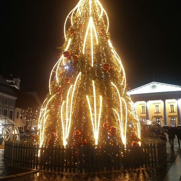12/27/2019 tarihinde Strannik Т.ziyaretçi tarafından Rotušės aikštė  | Town Hall Square'de çekilen fotoğraf