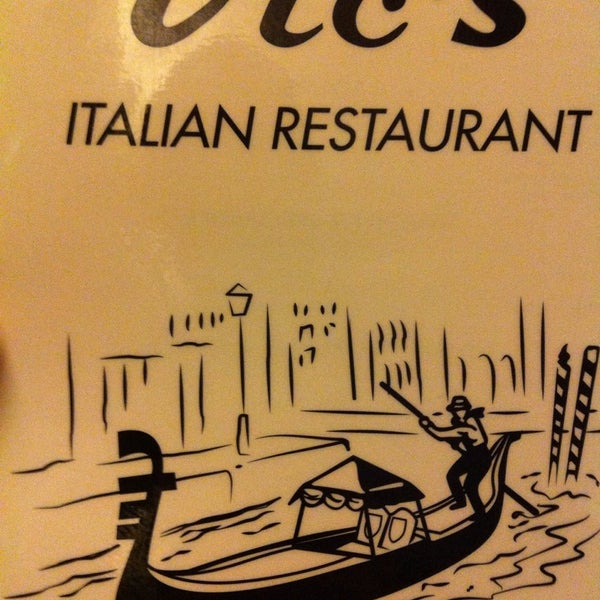 Снимок сделан в Vic&#39;s Italian Restaurant пользователем David D. 9/21/2014