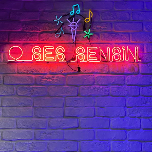 Foto tirada no(a) O Ses Sensin - Karaoke Cafe por Sadaf S. em 3/2/2024
