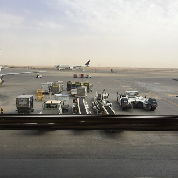 Снимок сделан в King Khalid International Airport (RUH) пользователем Ibrahim 5/14/2015
