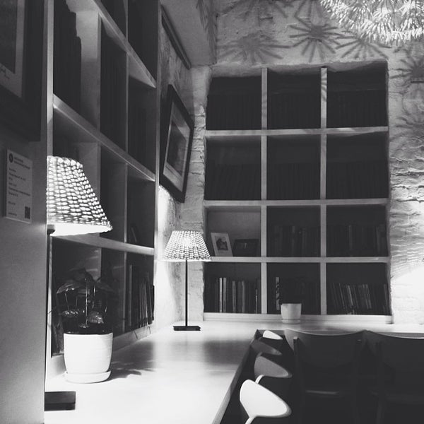 Foto tirada no(a) Biblioteka and Cafe por Katerina U. em 1/19/2014