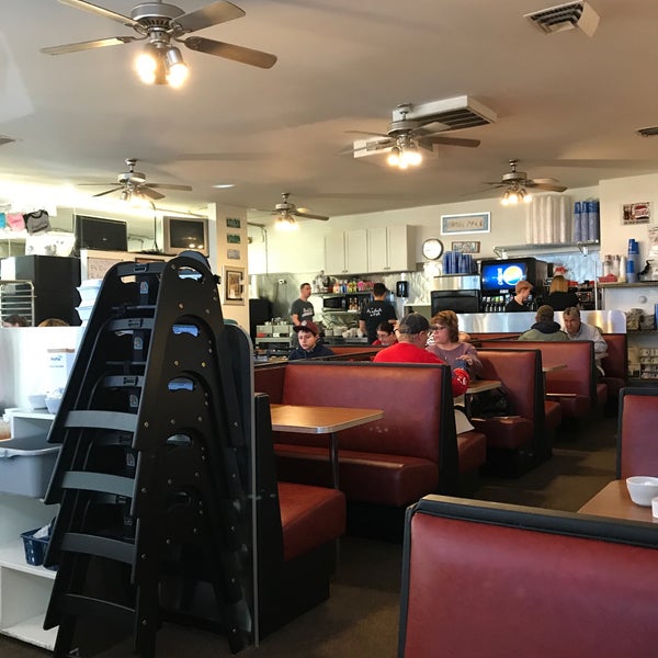 Photo taken at The Bagel Deli by ¿L? B. on 1/14/2018