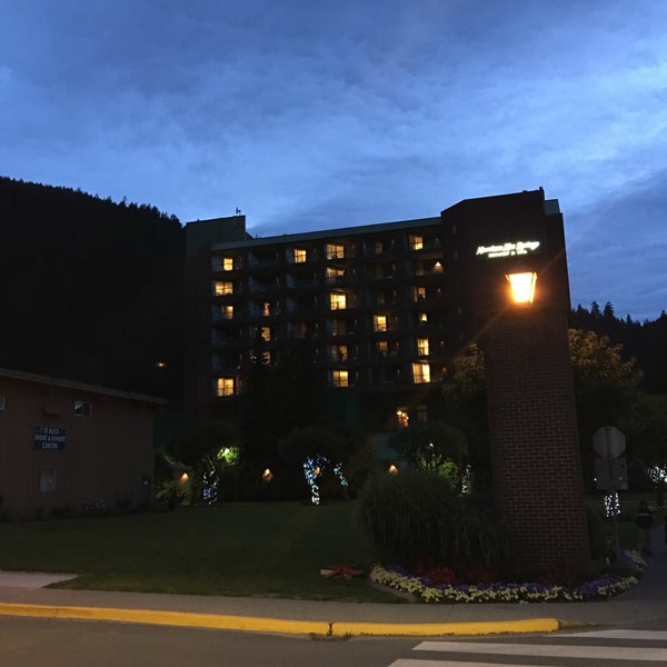 Photo taken at Harrison Hot Springs Resort &amp; Spa by ¿L? B. on 7/2/2016